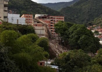 Un herido tras colapso parcial de estructura del colegio San Judas Tadeo de La Pastora