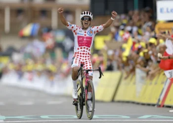 Carapaz conquista el Alpe d'Huez y se corona rey de la montaña del Tour de Francia