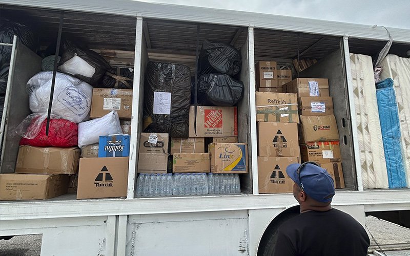 Vecinos de Lechería enviaron 40 toneladas de ayuda humanitaria para los afectados por terremotos