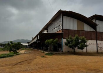 Adjudicatarios del mercado de Tronconal III se oponen a construcción de muro externo