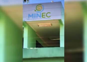 Minec advierte sanciones por vertidos ilícitos en costas y cuerpos de agua del país