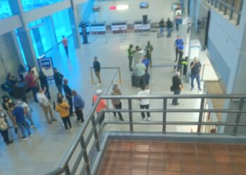 Reanudan operaciones comerciales en el aeropuerto de Barcelona