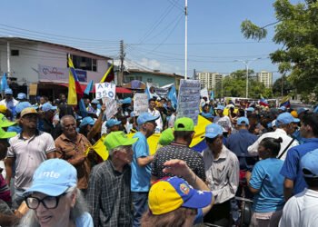 Sector de la oposición marchó en Barcelona para exigir elecciones