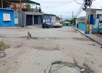 Voz Comunitaria | En El Amparo II demandan asfaltado de las calles y mejoras en servicios de agua y aseo