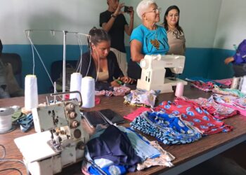 Costureras voluntarias de Guanipa confeccionan ropa íntima para afectados por sismos