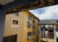 Solicitan asistencia para reparar daños estructurales en bloque de Las Casitas