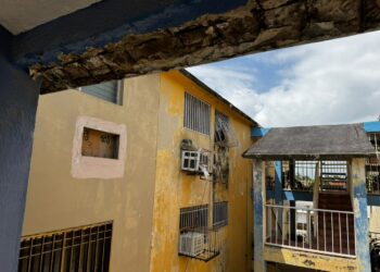 Solicitan asistencia para reparar daños estructurales en bloque de Las Casitas