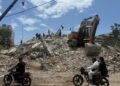 A 12 días del terremoto en La Guaira, familias no desisten de buscar a los suyos