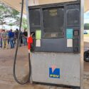 Los beneficiarios, que cada semana se organizan por terminales de placa para acceder al carburante, temen que la bomba pase a ser dolarizada