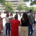 Voz Comunitaria | Vecinos de Parque Vidoño acudieron a la gobernación para solicitar apoyo para viviendas