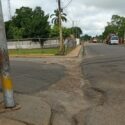 Gran bache afecta el tránsito vehicular por el sector Las Delicias de El Tigre