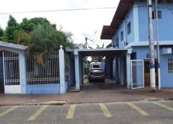 Sarmiento: En la clínica de Santa Ana atienden a los pacientes a oscuras