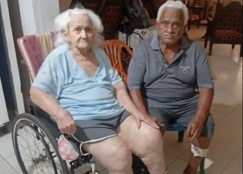 Aguas servidas invaden casa de adultos mayores en el sector Inavi de El Tigre (+Fotos)