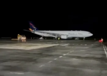 Cae un rayo en aeropuerto de Valencia y deja nueve heridos