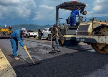 Culminaron primera etapa de asfaltado en el sector El Merey de la autopista Antonio José de Sucre