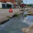 Voz Comunitaria | Vecinos de la calle principal de Canchunchú claman por una solución a los derrames de aguas servidas