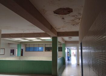 Deterioro del techo del ambulatorio Otaola obligó al desalojo del último piso por temor a desplome