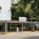 Trabajadores de Fundasalud laboran en áreas externas tras reportes de fallas en la sede