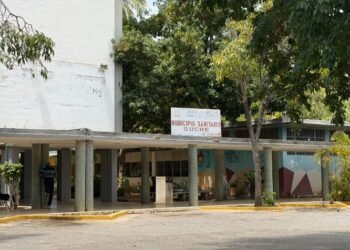 Trabajadores de Fundasalud laboran en áreas externas tras reportes de fallas en la sede