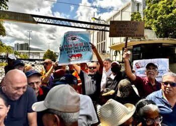 Jubilados de Cantv protestaron por la restitución de beneficios