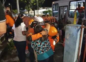 Bermúdez recibió a 14 funcionarios de PC que prestaron servicio en La Guaira