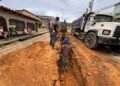 Reparan colector de aguas servidas en el sector 9 de Abril de San Martín en Bermúdez