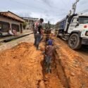 Reparan colector de aguas servidas en el sector 9 de Abril de San Martín en Bermúdez