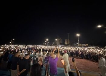 Cumaneses elevaron un rosario por las víctimas al cumplirse un mes de los terremotos