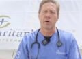 Personal médico de EEUU atiende a heridos, tras los sismos del 24 de junio