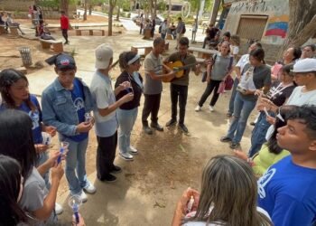 Estudiantes de la Universidad de Oriente (Udone) se concentran en la plaza del Estudiante durante jornada de oración