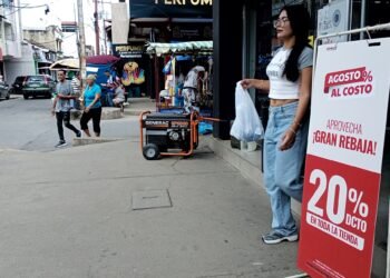 La realidad que impone los cortes obliga al sector comercial a operar a media máquina