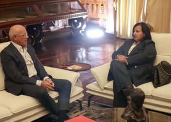 Chavismo y oposición acuerdan discutir "derechos y garantías políticas" la próxima semana