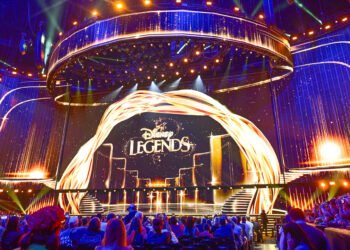 Anne Hathaway, Jonas Brothers y Dwayne Johnson consagran su legado como Leyendas de Disney