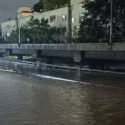 Buscan a mujer y su hijo tras desbordamiento del río San Pedro en Caracas por fuertes lluvias