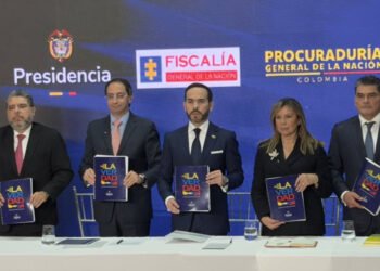 De la Espriella presenta un libro con casos de presunta corrupción en el gobierno de Petro