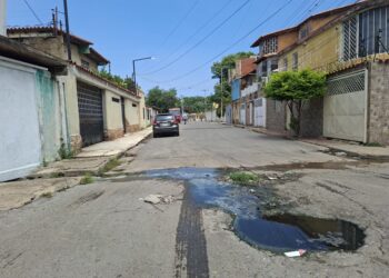 Voz Comunitaria | Fallas eléctricas, escasez de agua y acumulación de basura asfixian al sector Brisas del Mar