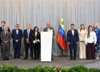 Primeros acuerdos de la mesa se aproximan a la ruta democrática, dicen politólogos