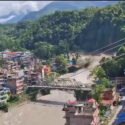 Las autoridades de Nepal elevan a 359 los fallecidos por la masiva riada