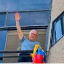 Manifestantes protestan frente a residencia de Perkins Rocha y exigen su libertad