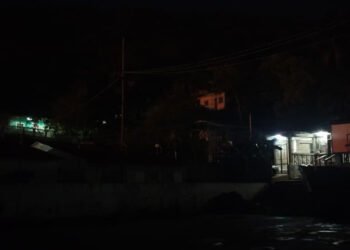 Parte alta de Bello Monte suma más de 32 horas sin luz tras caída de una guaya