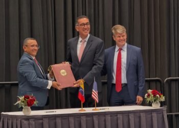 Empresa americana y PDVSA firman acuerdo para impulsar producción de petróleo y gas en Venezuela
