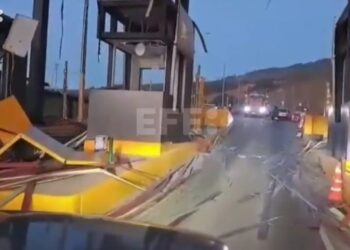 Ataque con explosivos destruye un peaje un día después de investidura de De la Espriella