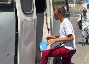 El Tiempo en la calle | Pasaje a Bs 190: usuarios cuestionan impacto en sus bolsillos y transportistas alegan altos costos