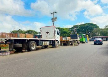 Colas para surtir gasoil agravan deterioro del pavimento en El Tigre