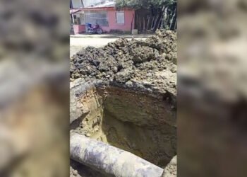 Repararon rotura de tubería matriz de agua en Los Coloraditos de Aragua