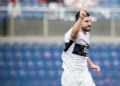 El mediático Tim Payne debuta con gol en el fútbol paraguayo