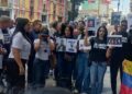 Familiares de presos políticos entregan petitorio con exigencias urgentes ante la Cancillería en Caracas