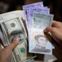 El bolívar cae 15% en julio golpeado por la emergencia del doble terremoto