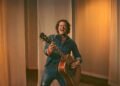 Carlos Vives estrena videoclip del tema 'Buscando el mar' junto a Juan Luis Guerra