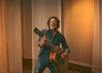 Carlos Vives estrena videoclip del tema 'Buscando el mar' junto a Juan Luis Guerra